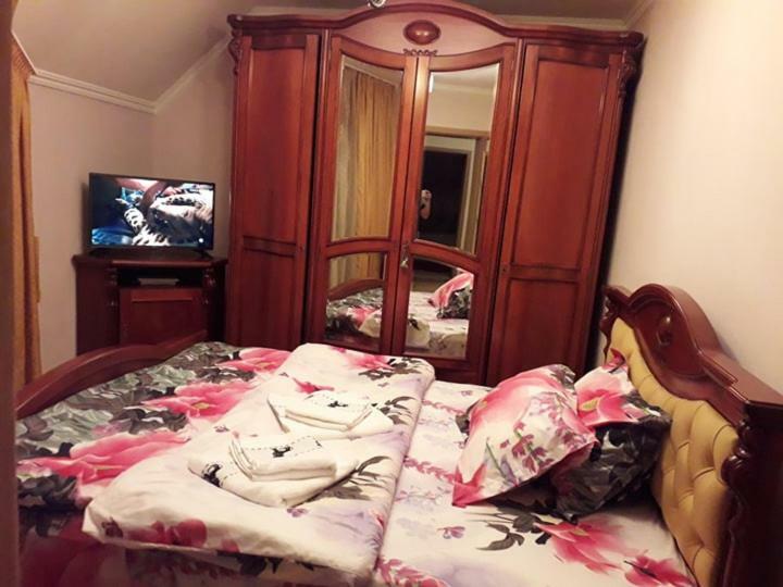 Casa Mona Villa Oradea Bagian luar foto
